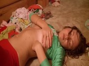 Peitudinha toda sexy e safadinha se tocando e gozando na masturbação