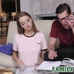 Gata lindinha faz sexo com o primo nerd do tico grande