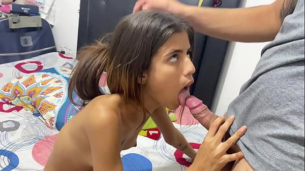 Massagem especial para meu filho comendo mãe gostosa e irmão atrevido