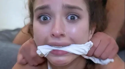 A queridinha porn incesto amador comendo a novinha safada