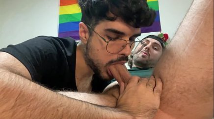 Gay guloso chupando piroca dura ao vivo na webcam