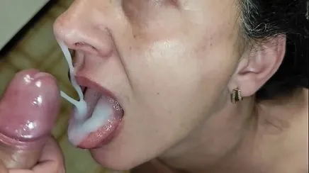 Incesto amador genro fode o cu da sogra e enche a boca de porra